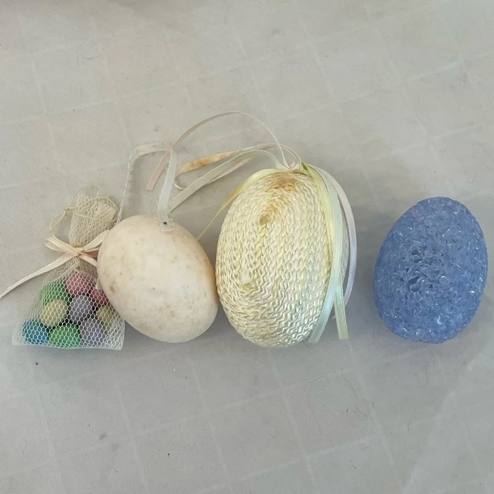 Lot of 17 vintage Easter egg decor plastic kitschy ornament porcelain crackle‎